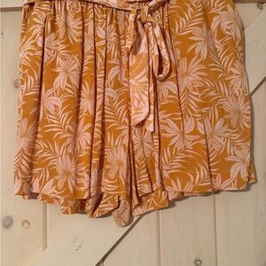 Jessica Simpson Floral Women's Shorts in Orange Size 3X